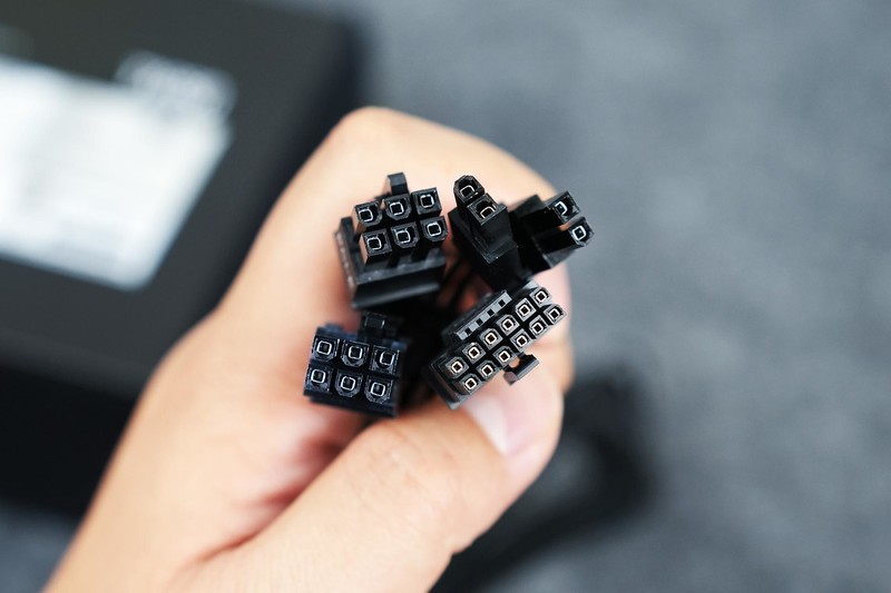 硬核装备也能如此优雅，美商海盗船机电散撞色主题装机分享