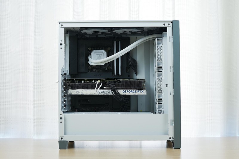 硬核装备也能如此优雅，美商海盗船机电散撞色主题装机分享