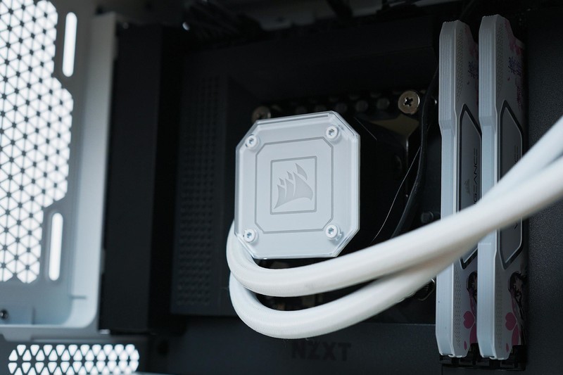 硬核装备也能如此优雅，美商海盗船机电散撞色主题装机分享