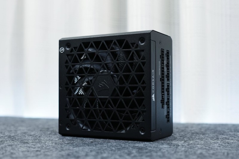 硬核装备也能如此优雅，美商海盗船机电散撞色主题装机分享