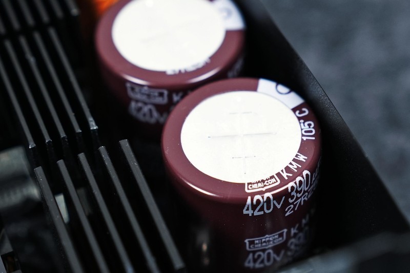 硬核装备也能如此优雅，美商海盗船机电散撞色主题装机分享