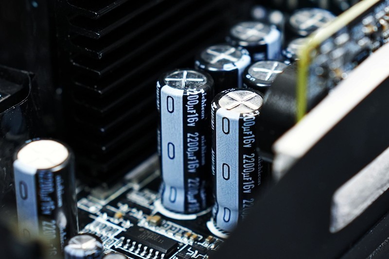 硬核装备也能如此优雅，美商海盗船机电散撞色主题装机分享