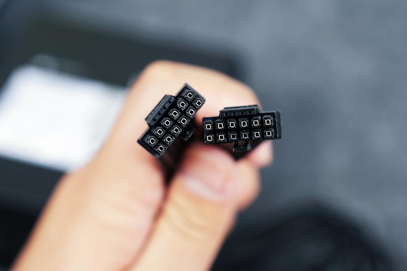 硬核装备也能如此优雅，美商海盗船机电散撞色主题装机分享