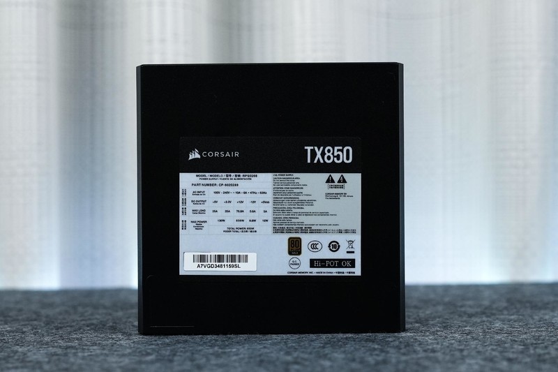 硬核装备也能如此优雅，美商海盗船机电散撞色主题装机分享