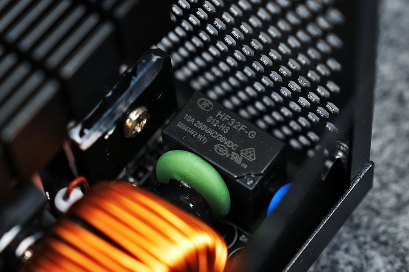 硬核装备也能如此优雅，美商海盗船机电散撞色主题装机分享