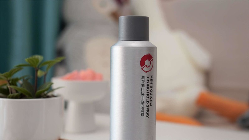 男孩子发型便捷之路！珂岸男士速干造型喷雾实测：1分钟抓完造型