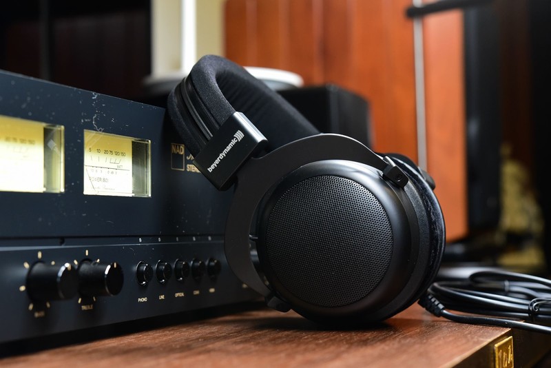 不死鸟拜雅DT880黑色限量版上手：大耳选购预算不足就选它