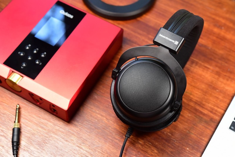 不死鸟拜雅DT880黑色限量版上手：大耳选购预算不足就选它