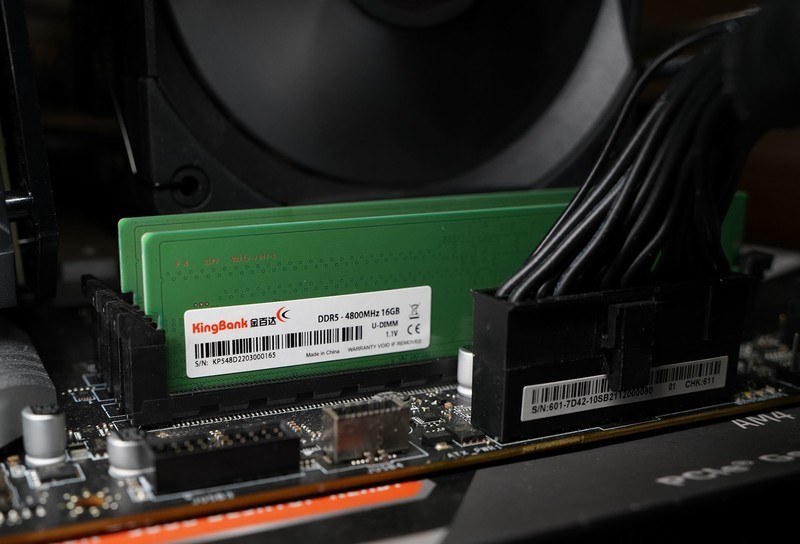 显卡与内存齐崩盘 600多就能买到星空体育平台颗粒DDR5 4800MHz 16GB内存