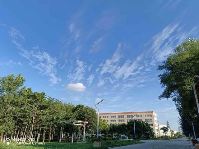 轻薄高颜值，实力均衡的千元机荣耀X40 i评测