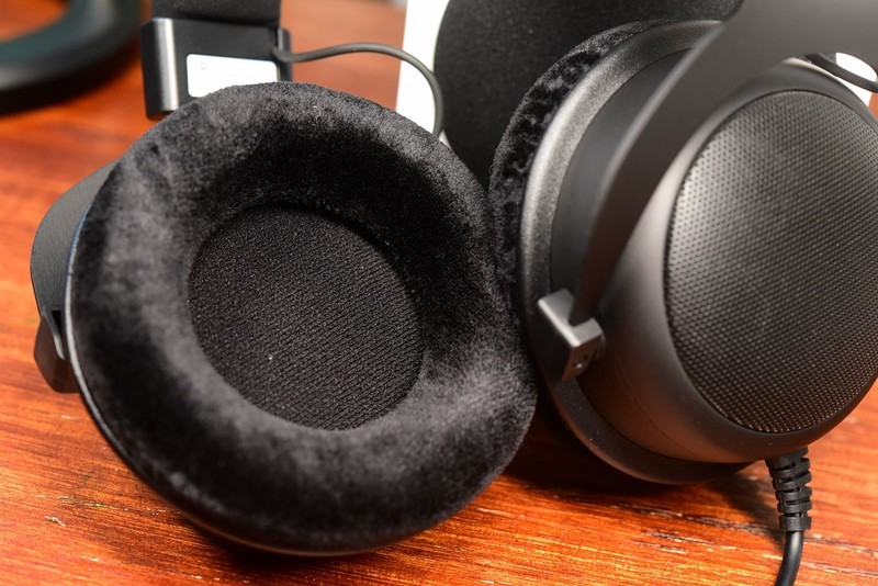 不死鸟拜雅DT880黑色限量版上手：大耳选购预算不足就选它