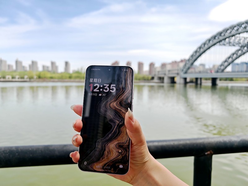 猝不及防！一加终于肯放大招，一加13T成卖的最好的旗舰小直屏