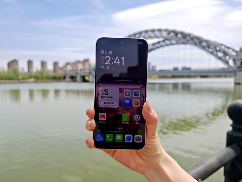 猝不及防！一加终于肯放大招，一加13T成卖的最好的旗舰小直屏