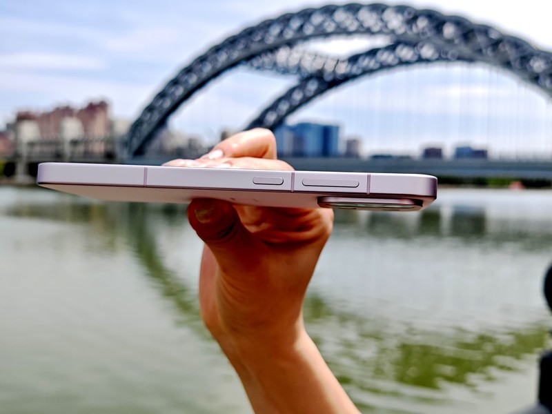 猝不及防！一加终于肯放大招，一加13T成卖的最好的旗舰小直屏