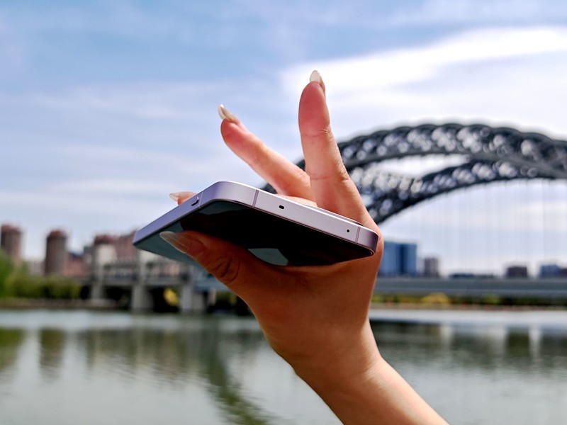 猝不及防！一加终于肯放大招，一加13T成卖的最好的旗舰小直屏