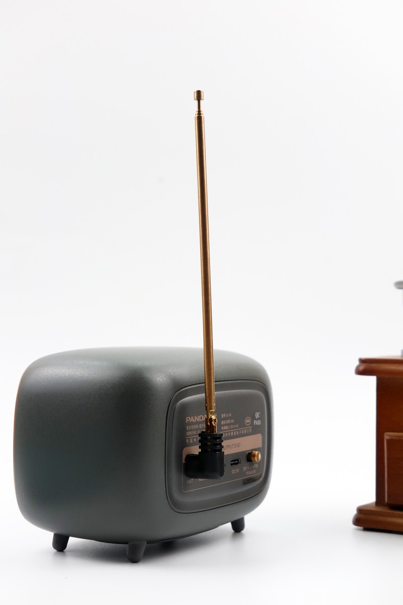 复古造型与高新科技的结合——熊猫D-36复古收音机蓝牙音箱体验