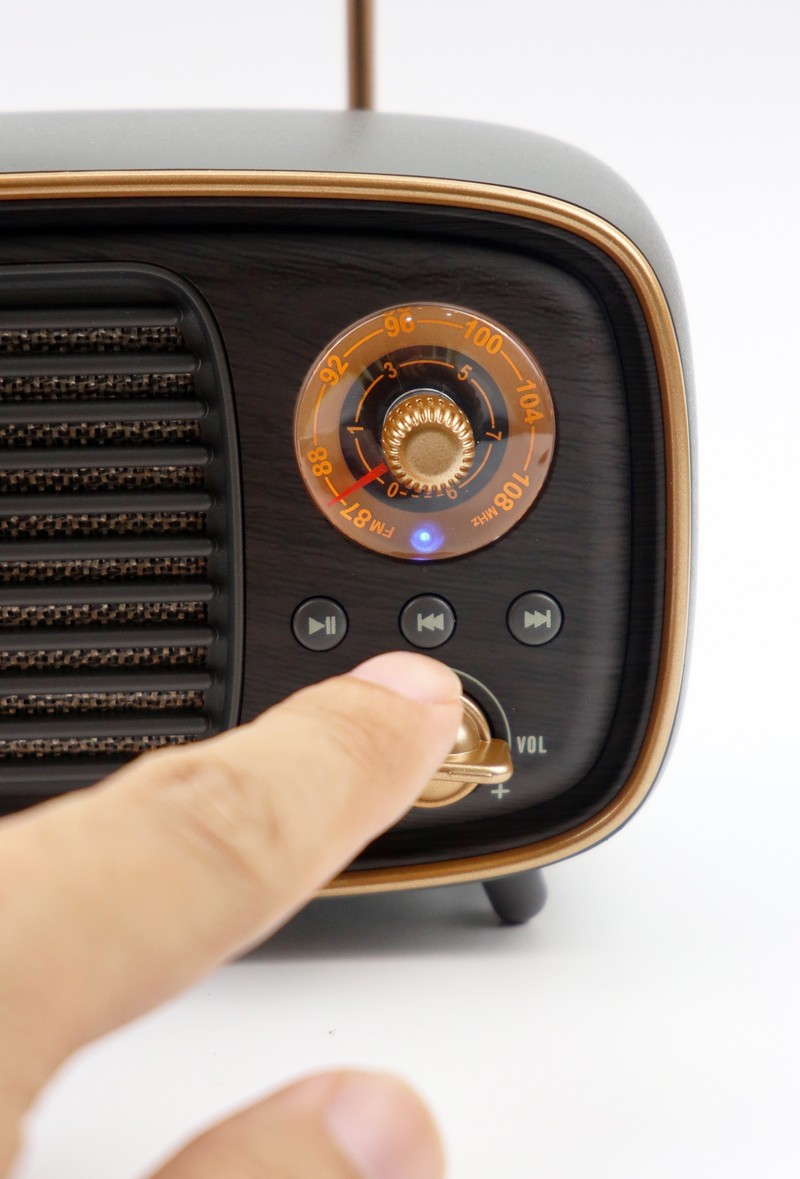 复古造型与高新科技的结合——熊猫D-36复古收音机蓝牙音箱体验