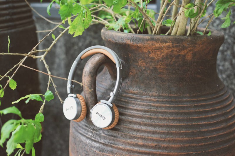 耳机配穿搭真的太有氛围感咯！Y2K风格耳机推荐，拍照出片神器