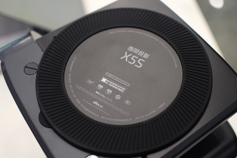 开启家用投影3.0时代 当贝X5S高亮激光云台投影仪 打造真正高清家庭影院 更亮更护眼