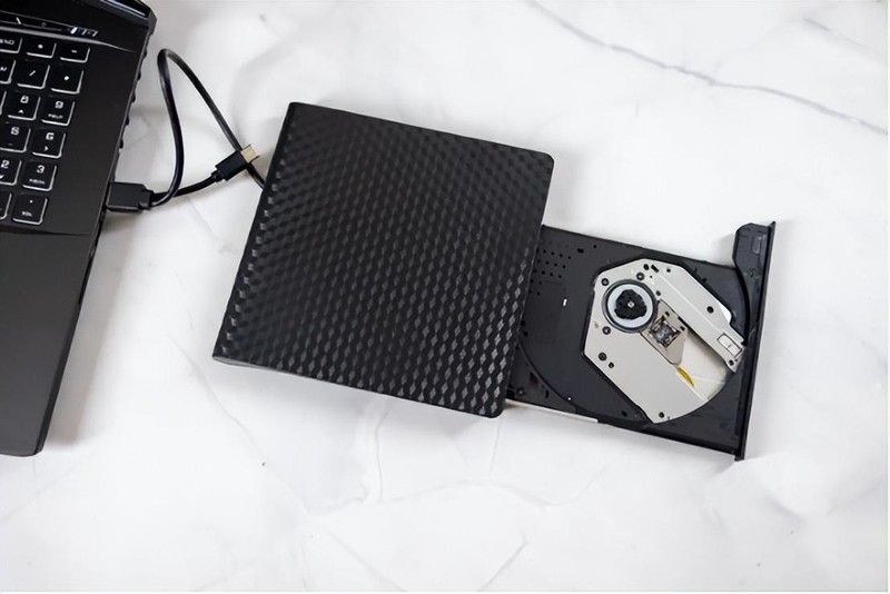 支持100G蓝光刻录盘，即插即用，威宝外置超薄蓝光刻录机体验