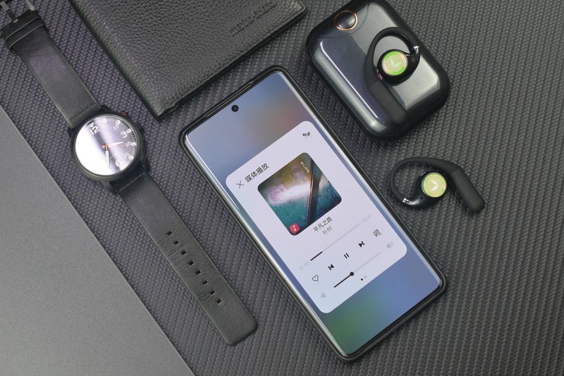 无感佩戴+AI智能调音，试过魔浪FiiTii U才知道OWS耳机也有好音质