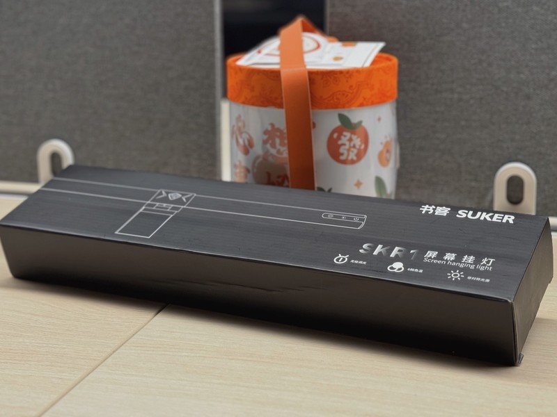 以非凡AOT光路菱镜，点亮你的智慧——书客SKR1屏幕挂灯