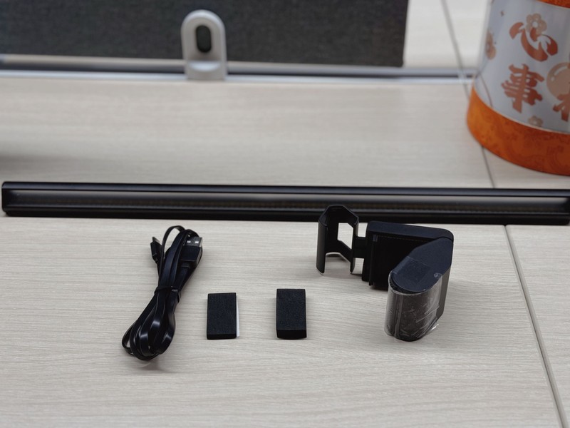 以非凡AOT光路菱镜，点亮你的智慧——书客SKR1屏幕挂灯