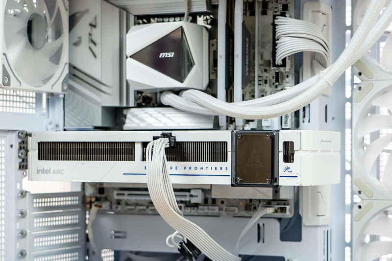 千元价位的不二之选，性价比吊打RTX 4060，蓝戟B570 Photon 10G详评