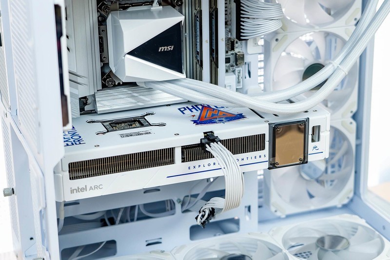 千元价位的不二之选，性价比吊打RTX 4060，蓝戟B570 Photon 10G详评