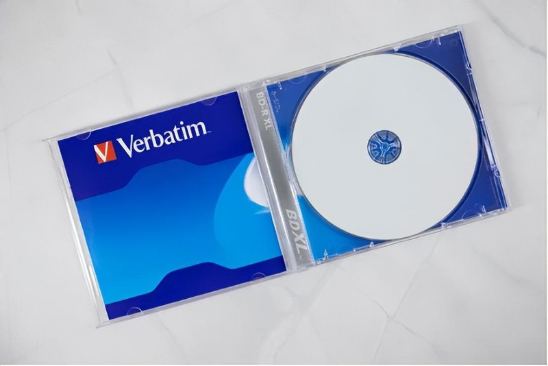 支持100G蓝光刻录盘，即插即用，威宝外置超薄蓝光刻录机体验