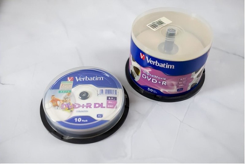 支持100G蓝光刻录盘，即插即用，威宝外置超薄蓝光刻录机体验