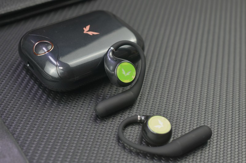 无感佩戴+AI智能调音，试过魔浪FiiTii U才知道OWS耳机也有好音质