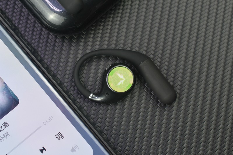 无感佩戴+AI智能调音，试过魔浪FiiTii U才知道OWS耳机也有好音质