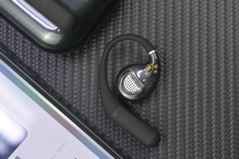 无感佩戴+AI智能调音，试过魔浪FiiTii U才知道OWS耳机也有好音质