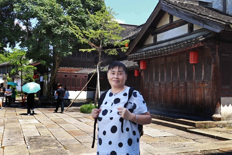 游览浙江绍兴柯桥的鲁镇