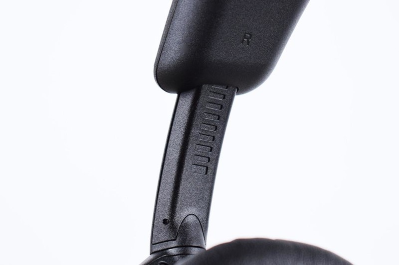 极度未知HyperX毒刺2无线游戏耳机开箱试玩：舒适轻巧的电竞之选