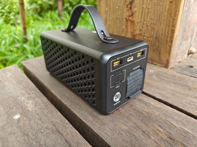 【能带着起飞的手提式移动电源】100W快充摆脱电量焦虑