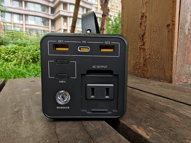 【能带着起飞的手提式移动电源】100W快充摆脱电量焦虑
