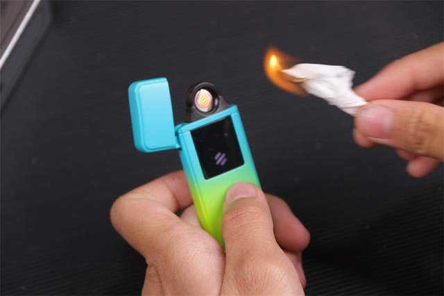 520首选礼物，极蜂超薄可换丝充电打火机体验，送男友很合适