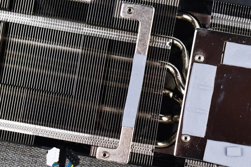 索泰RTX4070Ti天启OC游戏显卡开箱试玩：性能不俗+散热强劲