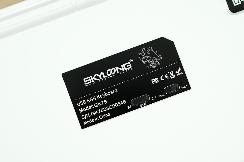 6个旋钮、3段空格、能敲出麻将音，小呆虫GK75三模机械键盘太上头