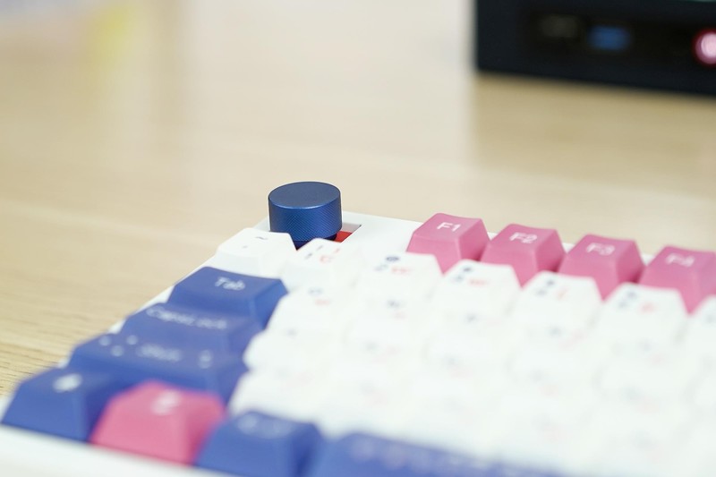 6个旋钮、3段空格、能敲出麻将音，小呆虫GK75三模机械键盘太上头