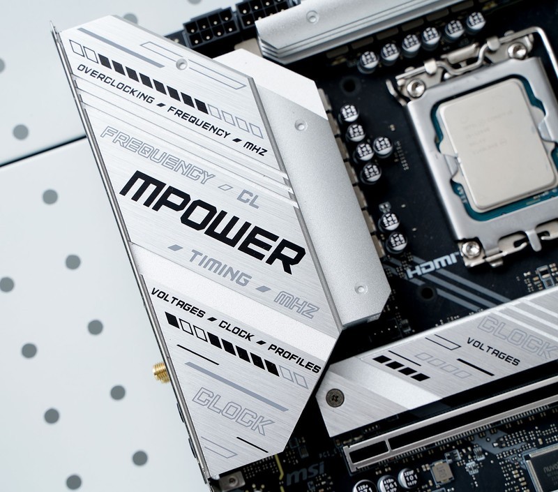 仅售3000的高性价比电竞神器 微星MAG 271QPX QD-OLED E2评测