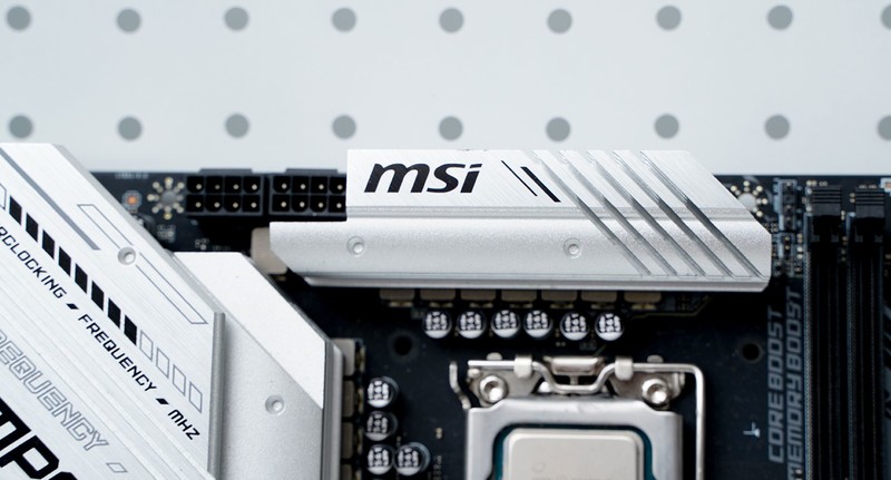 仅售3000的高性价比电竞神器 微星MAG 271QPX QD-OLED E2评测