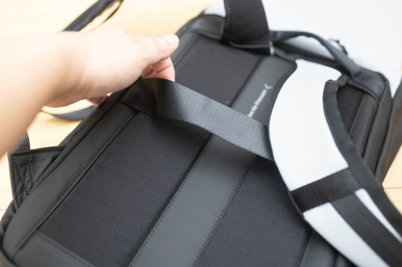 商务日常两相宜，地平线8号MOMENT，万金油的双肩背包