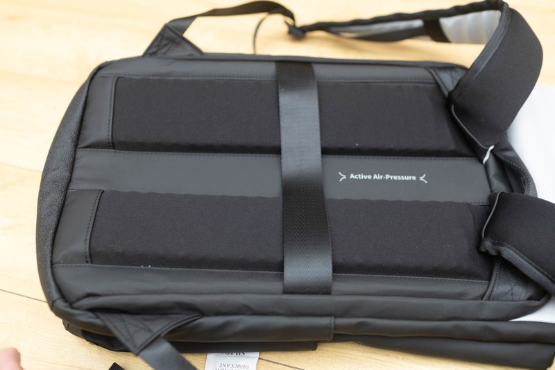 商务日常两相宜，地平线8号MOMENT，万金油的双肩背包