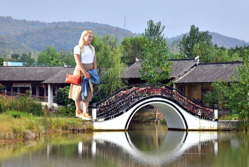 爱游玩的外妺 / 习作抠图