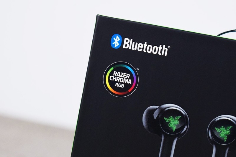 雷蛇战锤狂鲨真无线二代蓝牙耳机开箱试玩：酷炫低延迟的手游搭档