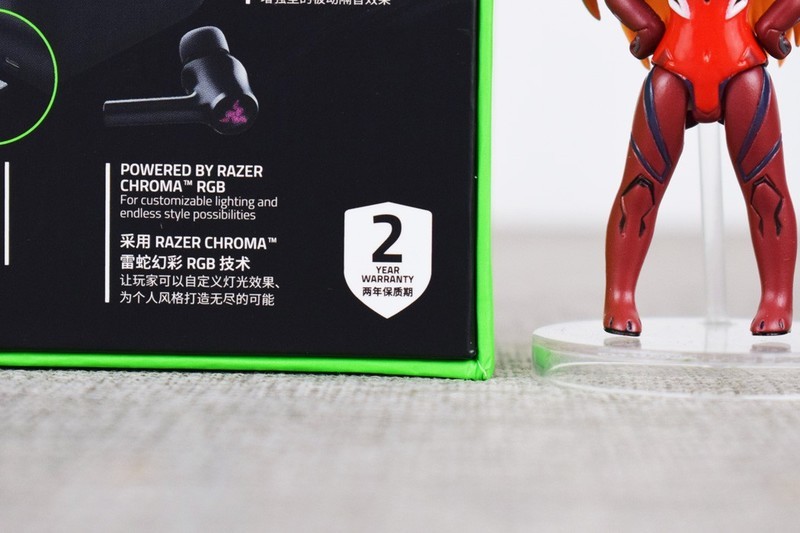 雷蛇战锤狂鲨真无线二代蓝牙耳机开箱试玩：酷炫低延迟的手游搭档