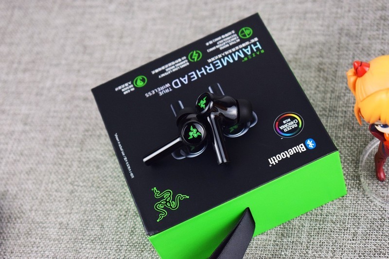 雷蛇战锤狂鲨真无线二代蓝牙耳机开箱试玩：酷炫低延迟的手游搭档